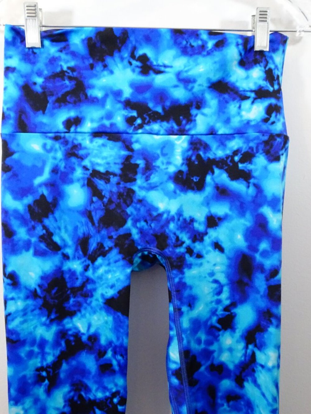 K Deer Leggings L Blue Tie Dye Striped High Rise Workout Gear Gym - Picture 3 of 6